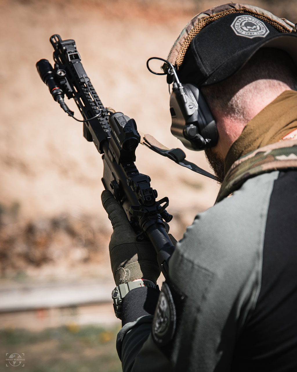 DST Malbork z karabinem na strzelnicy